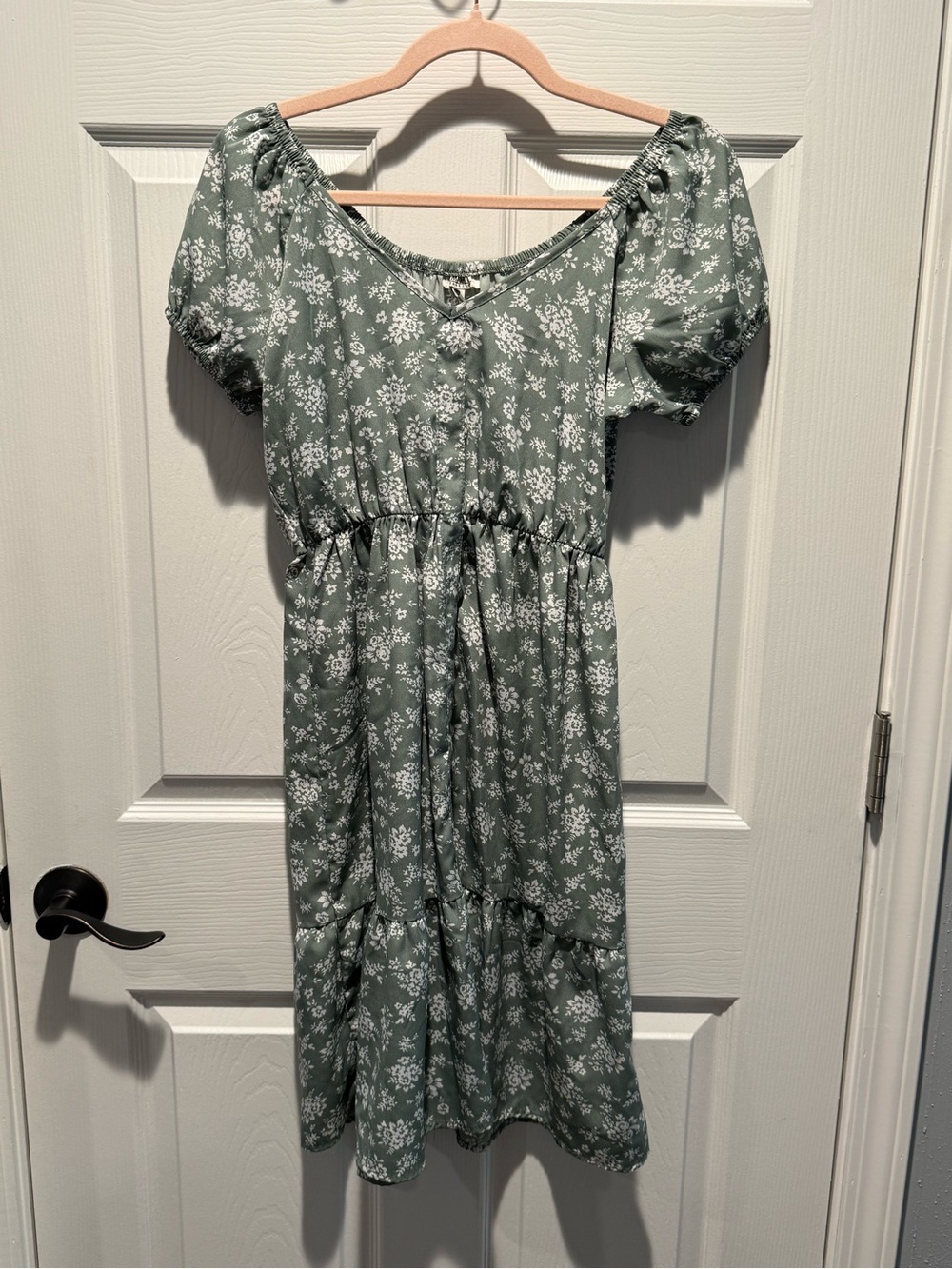 Mossimo Supply Co. Sage Green Floral V-Neck Smocked Midi Dress - Picture 2 of 3